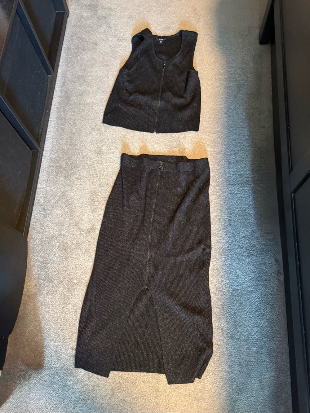 GUESS Black Ribbed Two-Piece Zip Set – Size Large - Picture 5 of 8
